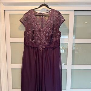 Women’s mid length purple formal dress size 18w